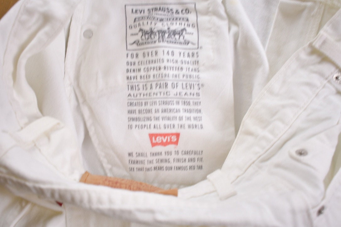 Vintage 1990s Levi 551 Red Tab Jeans Size 32 x 30