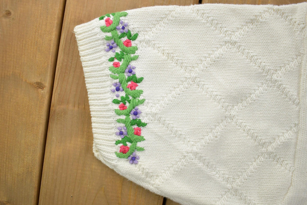 Vintage 1990s Kari Floral Design Knit Crewneck Shortsleeve Sweater