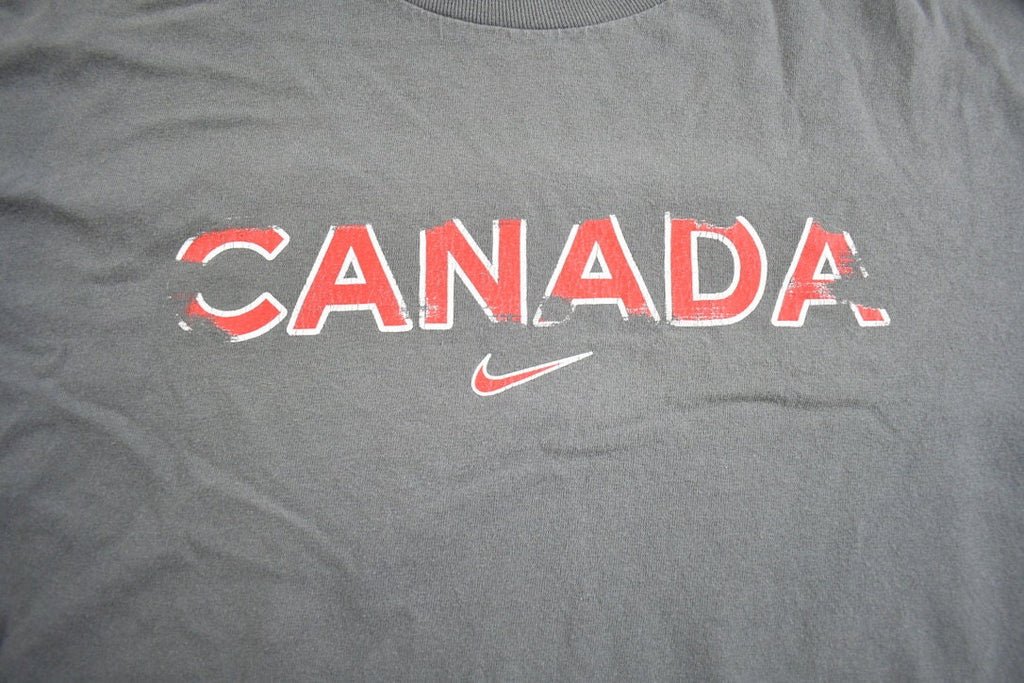 Vintage 2000s Nike Canada Graphic T-Shirt