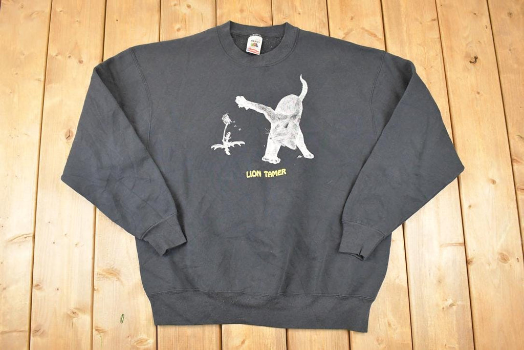 Vintage 1990s Lion Tamer Kitty Graphic Print Crewneck Sweatshirt Men's L