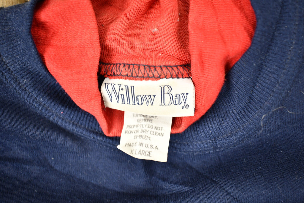 Vintage 1990s Cardinal Bird Winter Theme Graphic Cute Crewneck