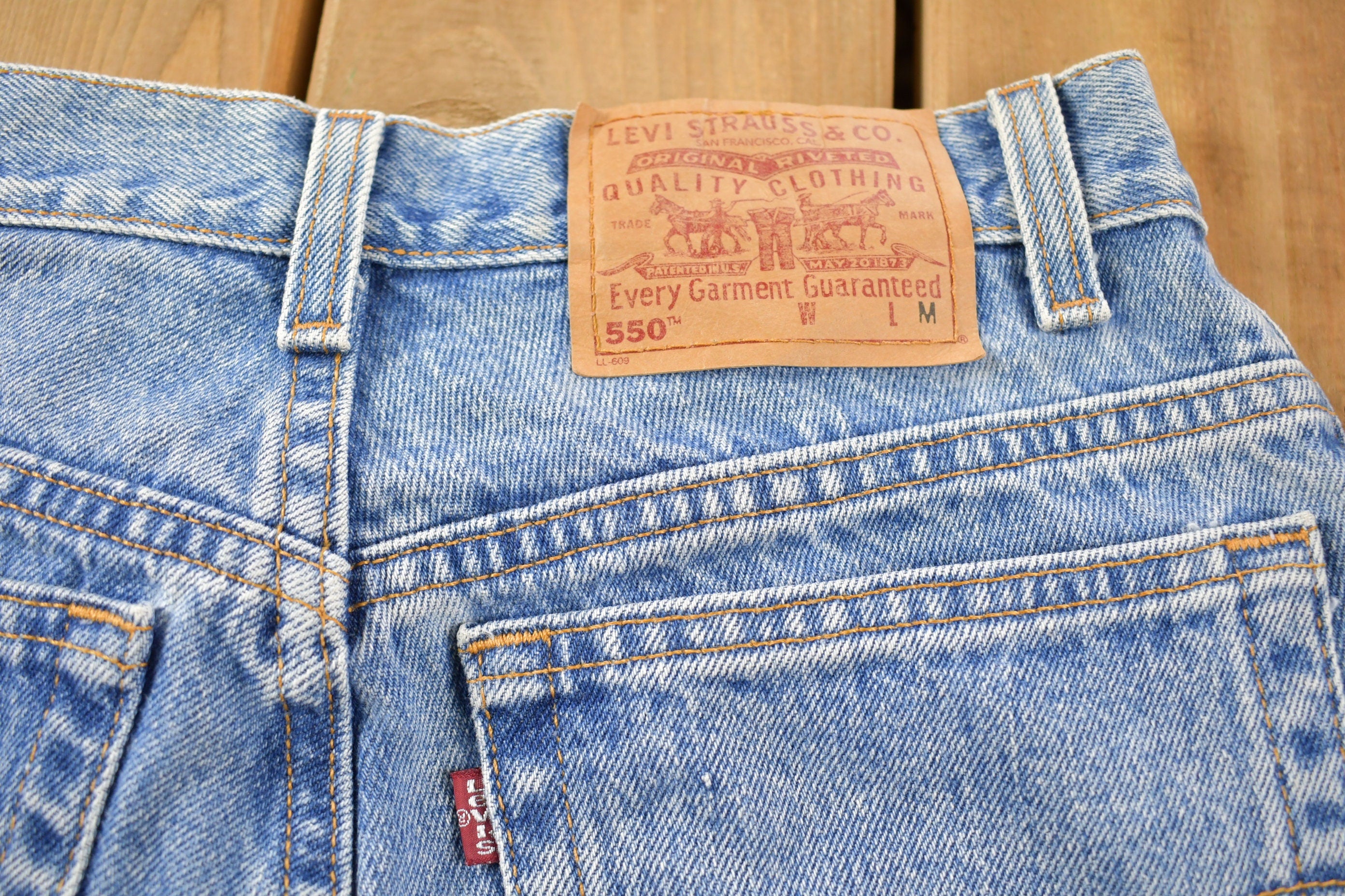 Vintage 1990s Levi's 550 Medium Wash Women's Jeans Size 30 x 27