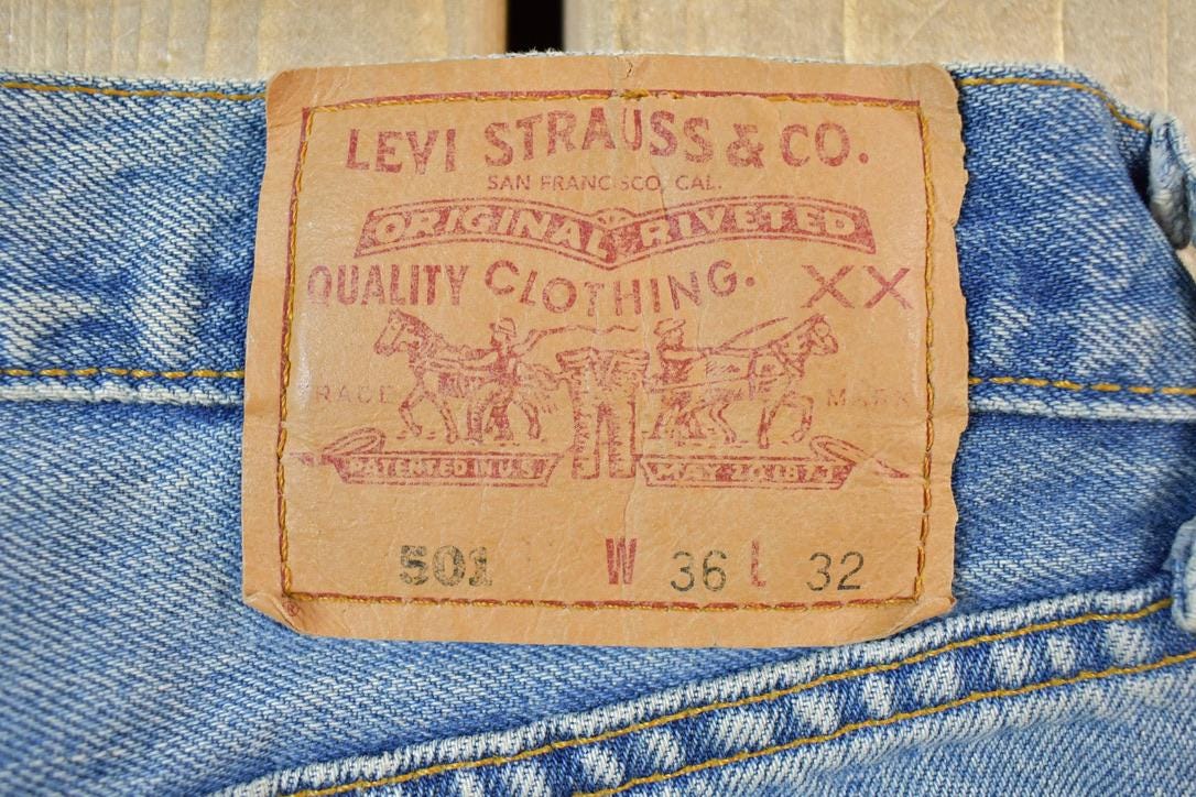 Vintage 1990s Levi Strauss 501 Red Tab Button Fly Denim Jeans Size