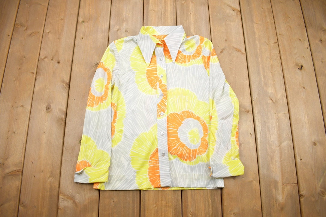 Vintage 1970s All Over Print Psychedelic Style Button-Up Shirt / Vintage Streetwear / Retro Style / Daggar Collar