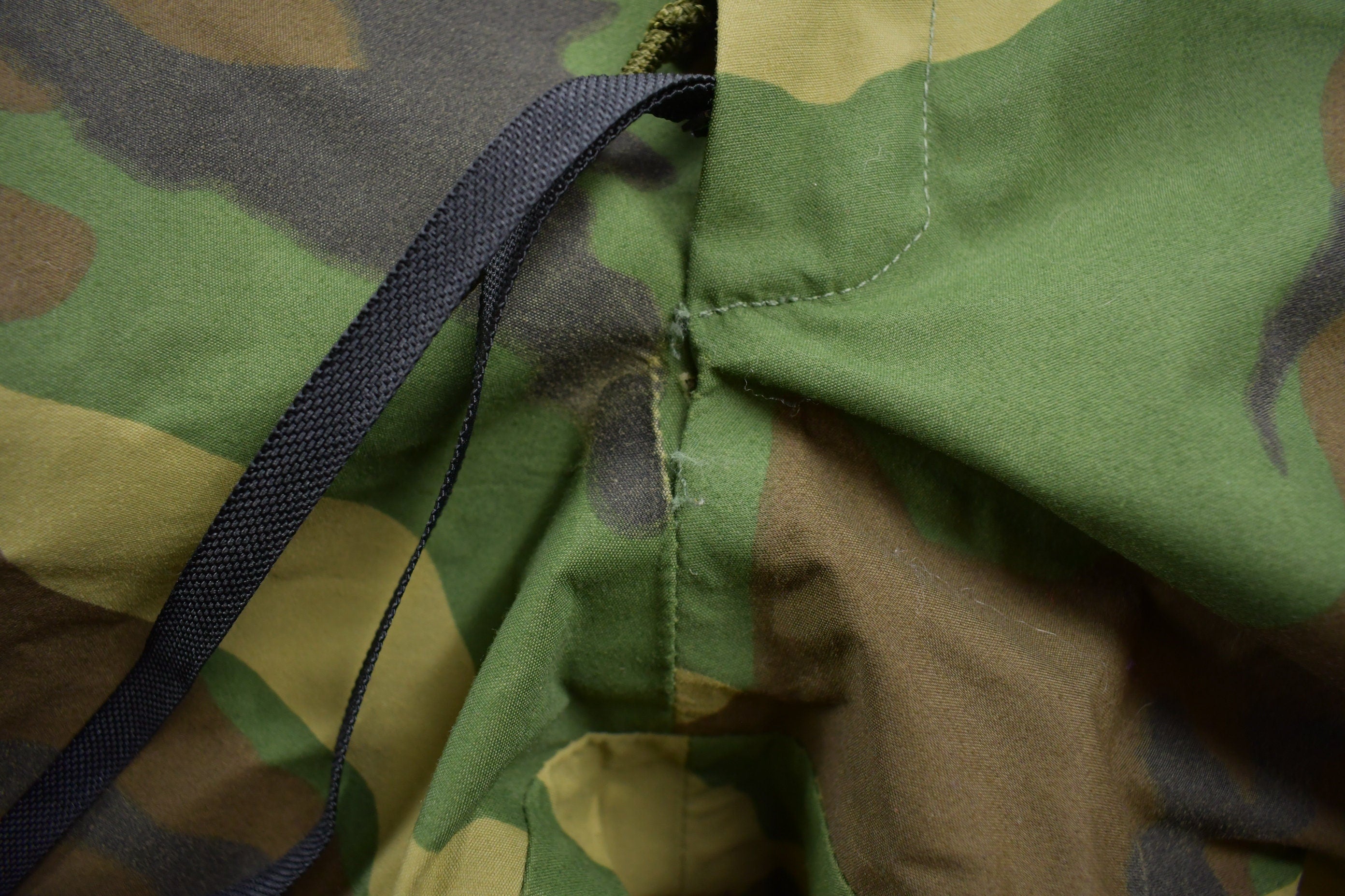 Vintage 2001 Army Military Camouflage Nylon Windbreaker Pants Size 26 x 29