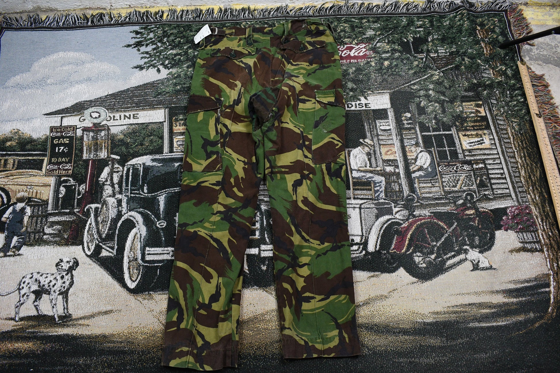 Vintage Camo Cargo Pants Size 32 x 28.5 / Streetwear Fashion / Bottoms / Trousers / Military & Army Camo / Camouflage / Utility Pant