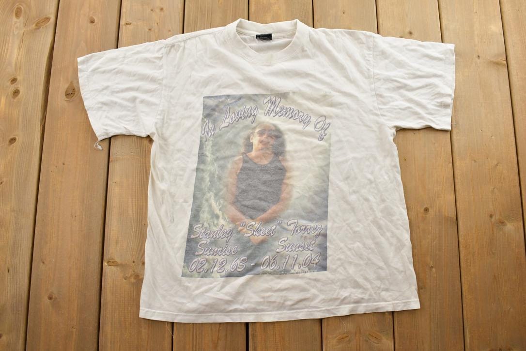 Vintage 1990s Memorial Stanley Skeet Torrez Graphic T-Shirt