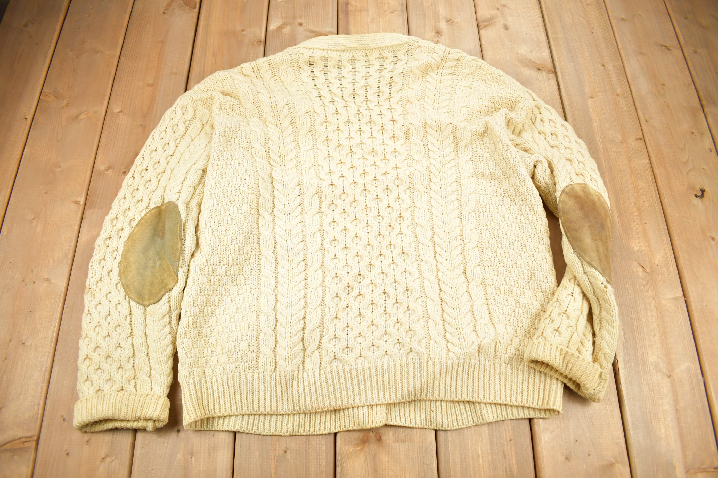 Vintage 1980s Carraig Donn 100% Pure New Wool Cable Knit Sweater