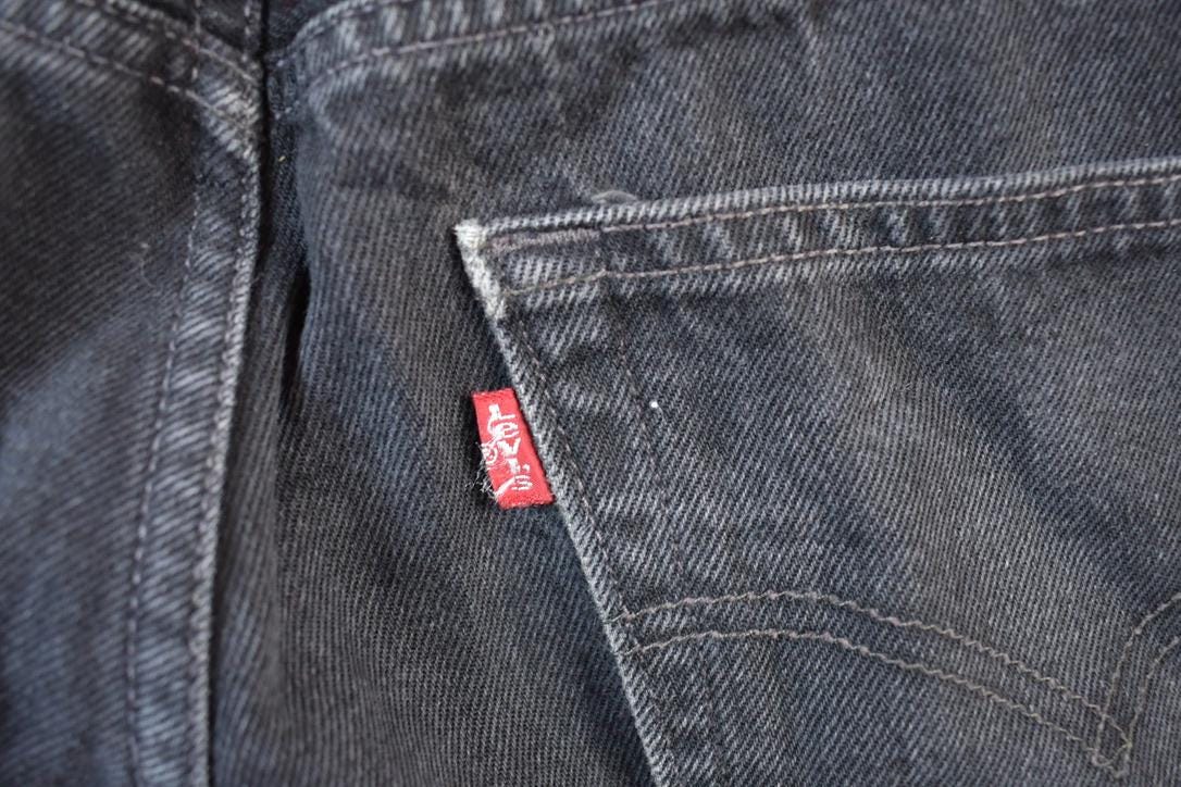 Vintage 1990s Levi Strauss 501 Red Tab Button Fly Denim Jeans Size 33 x 32