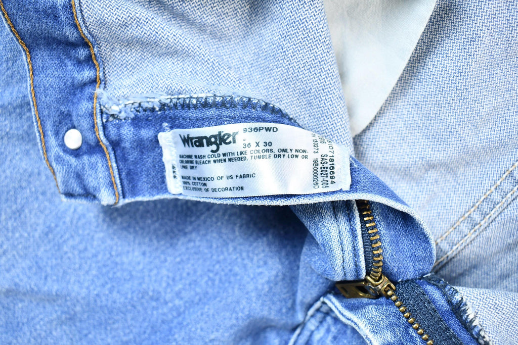 Vintage 2000's Relaxed Fit Wrangler Blue Jeans 34 x 27