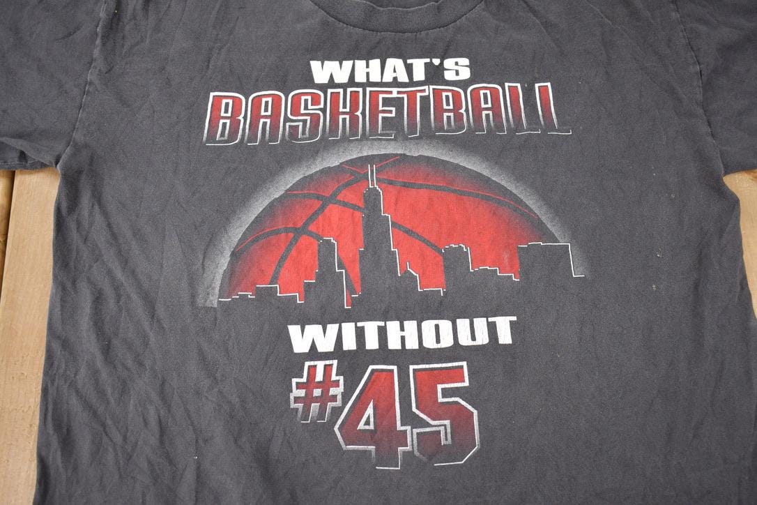 Vintage 1990s Chicago Micheal Jordan #45 Return Souvenir T-Shirt Made In USA