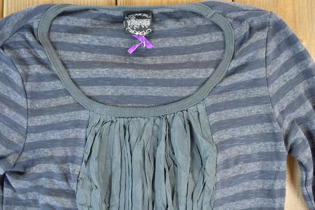 Women Vintage Vigoss Y2K Striped T-Shirt / Vigoss Grunge Skull Print / Contrast Stitch / Internet Famous Clothing / Over Dyed