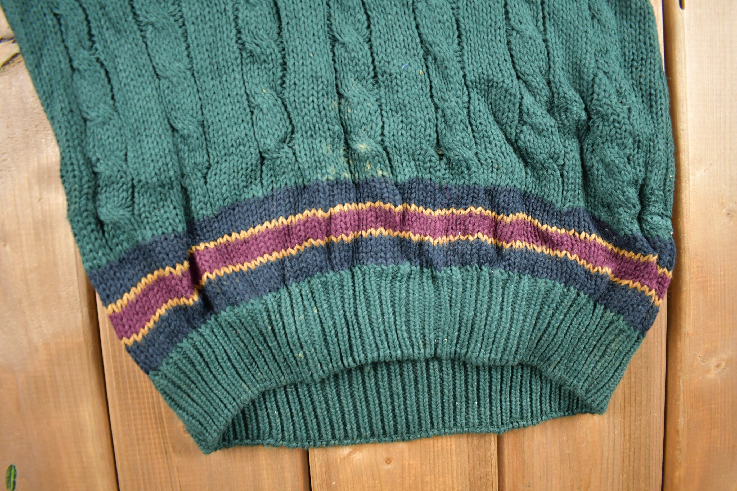 Vintage 1990s New River Knitted V-Neck Colligate Sweater / Vintage 90s 3D Cable Knit / Outdoor / Sweatshirt