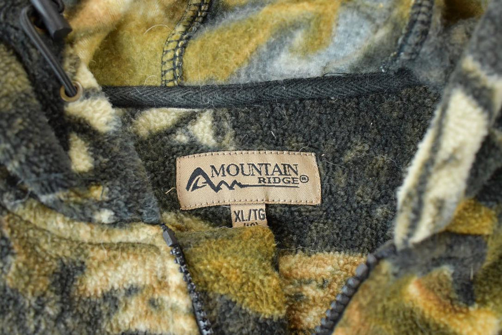 Vintage 1990s Mountain Ridge Realtree Camo Hooded Fleece Sweater