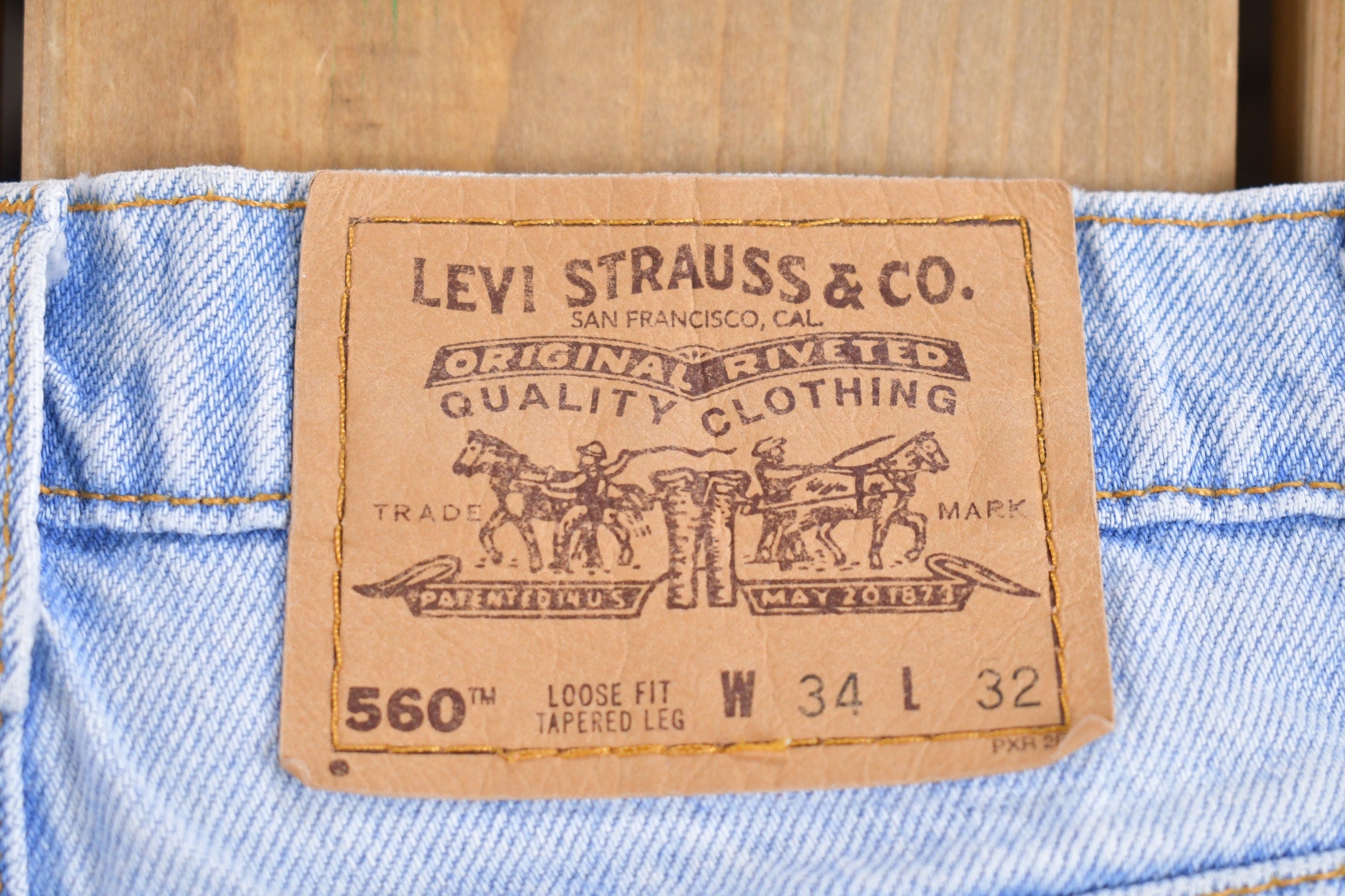Vintage 1990s Levi's 560 Red Tab Jeans Size 16 x 32