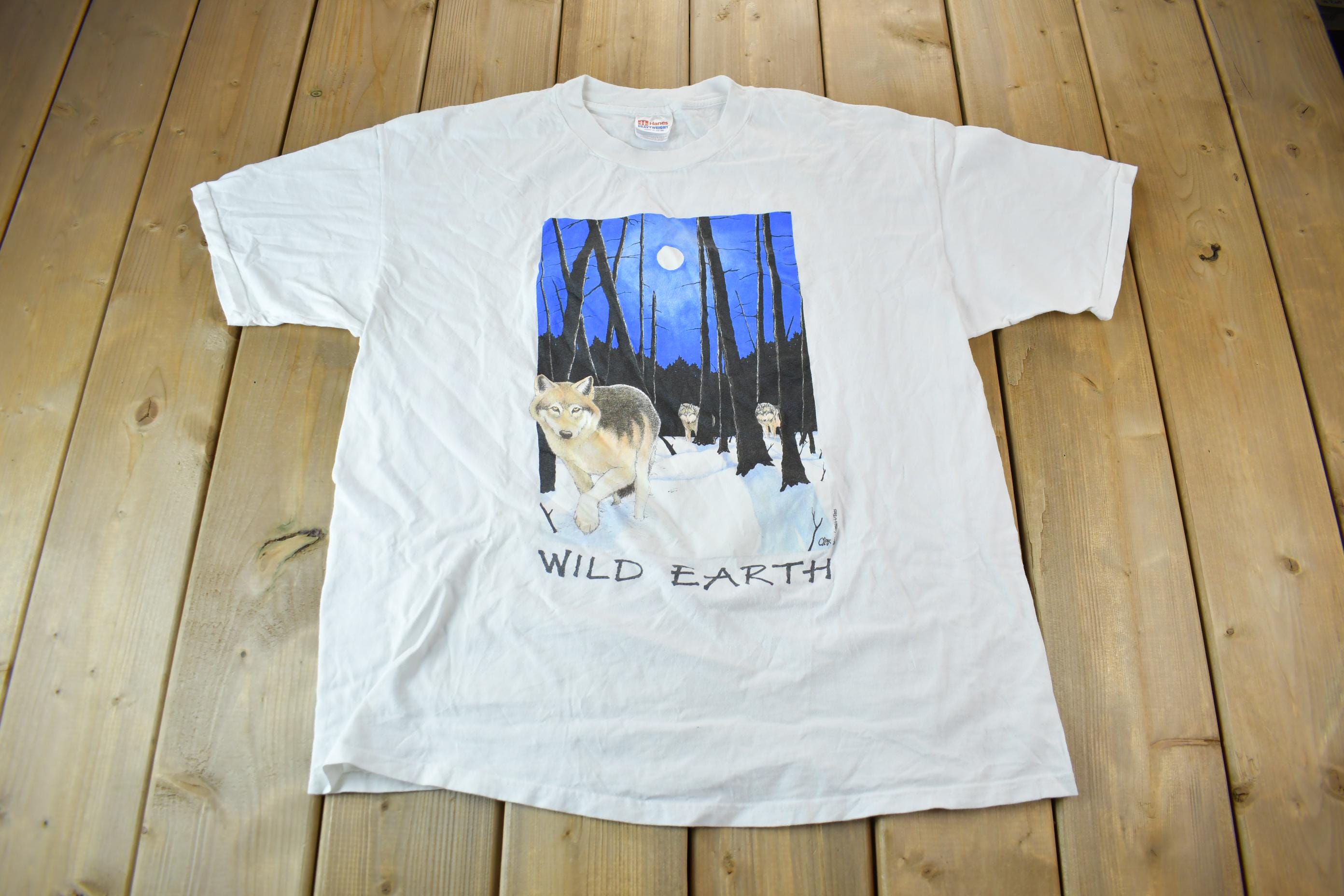 Vintage 1995 Wild Earth Wolf Theme Graphic T-Shirt