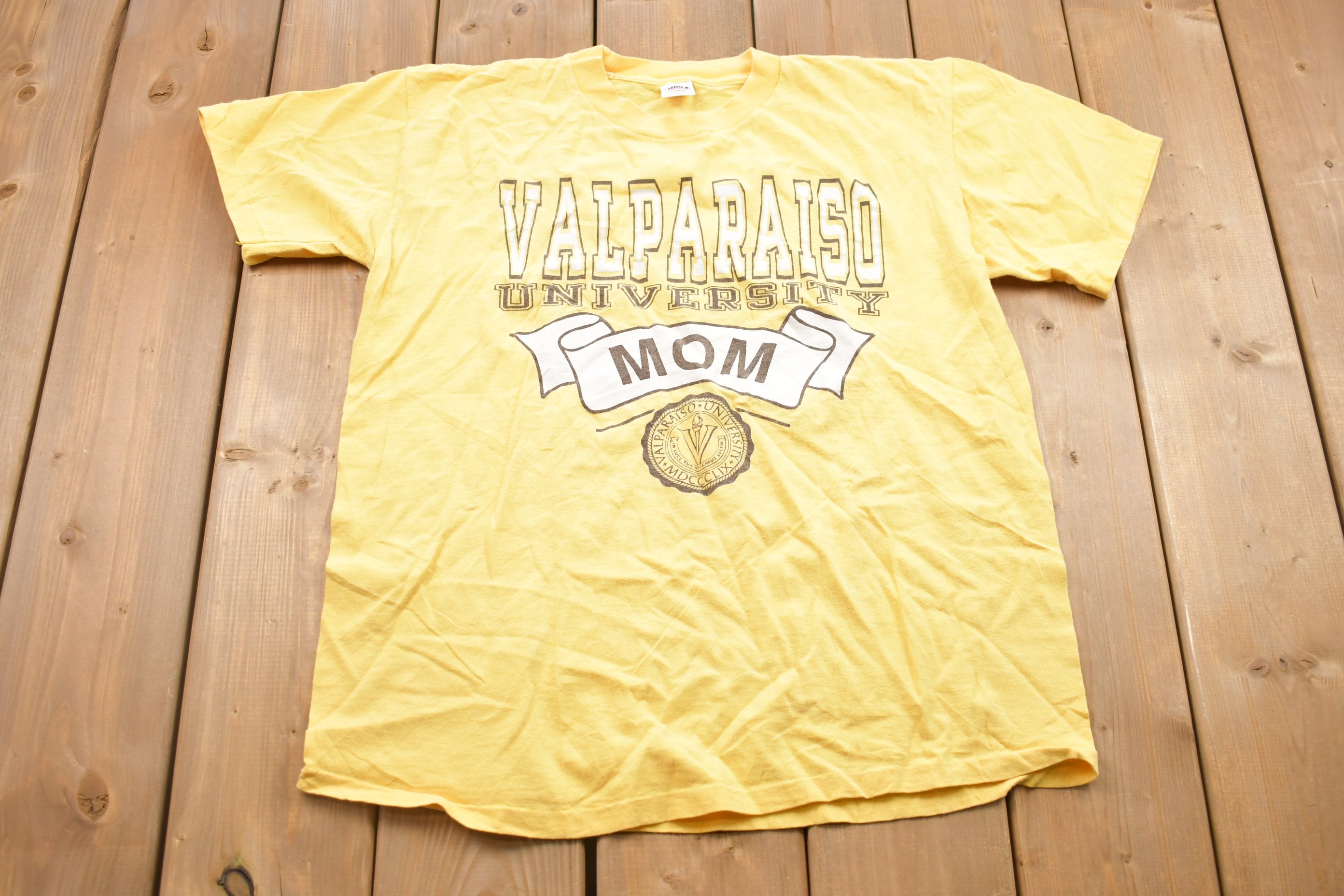 Vintage 1990s Valparaiso University Collegiate Mom T-Shirt