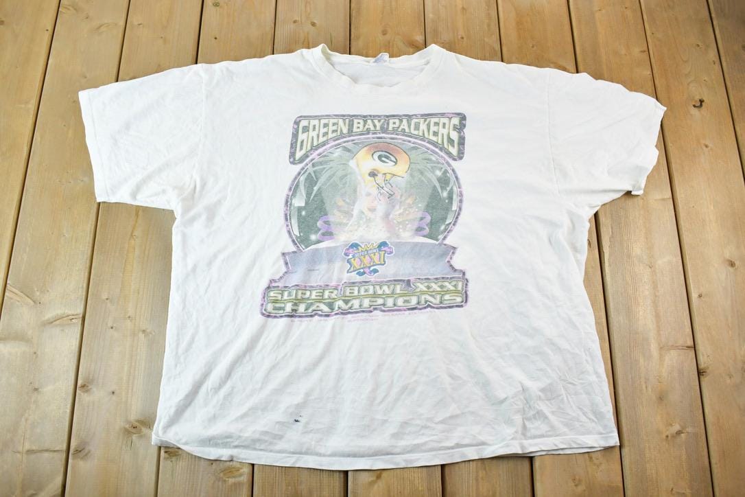 Vintage 1997 Starter Green Bay Packers Super Bowl Champions NFL Graphic T-Shirt