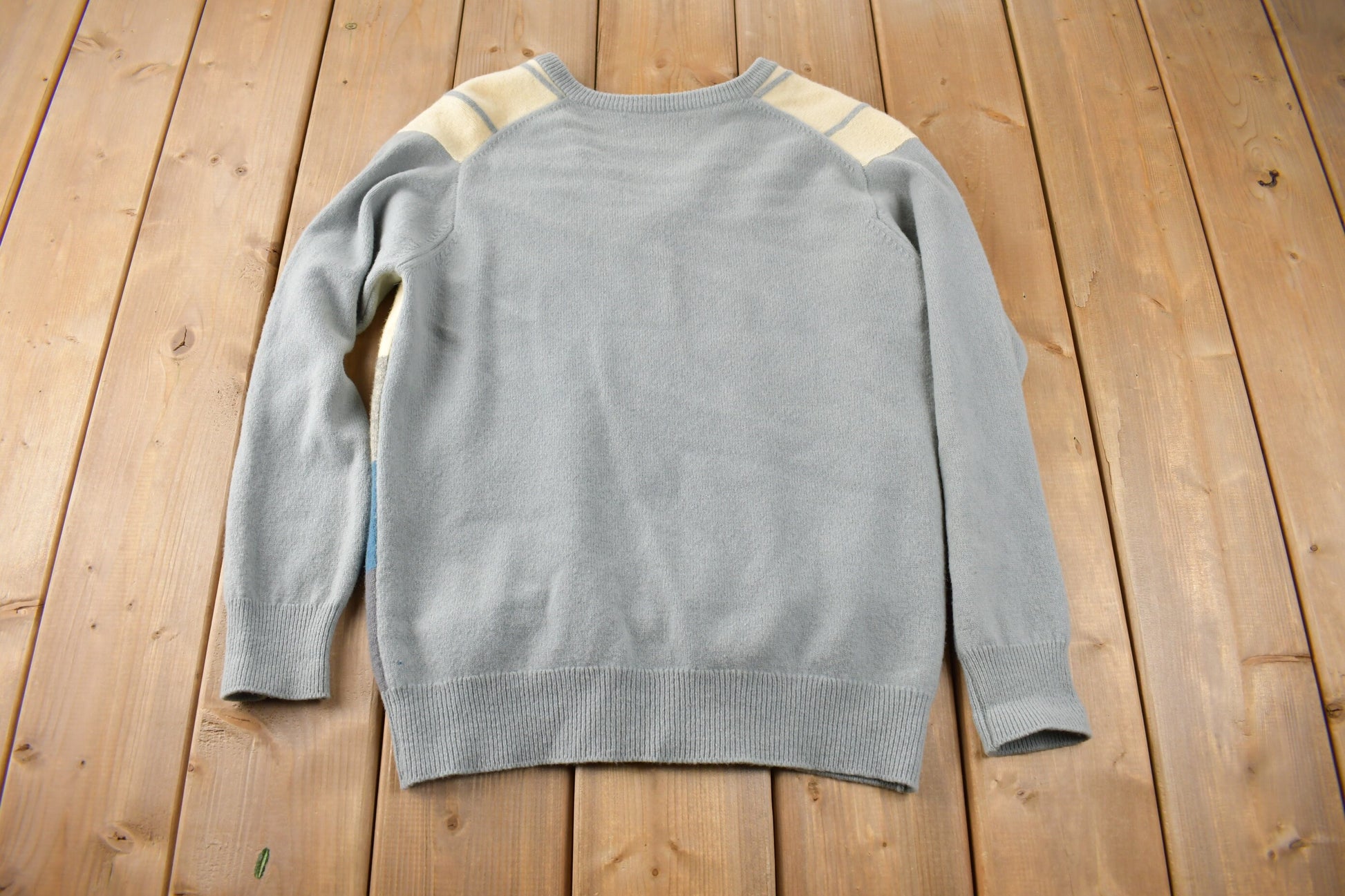 Vintage 1980s Pringle Leisure Knit V-Neck Sweater Size Small Made In Scotland