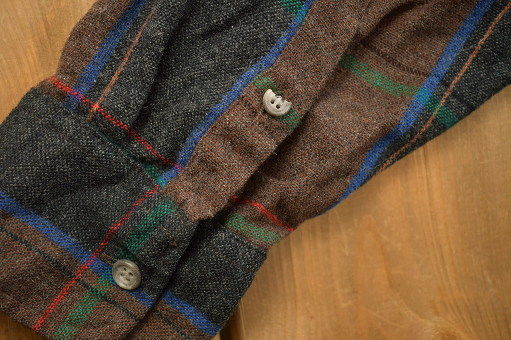 Vintage 1990s Arrow Shelter Bay Plaid Flannel Button Up Shirt