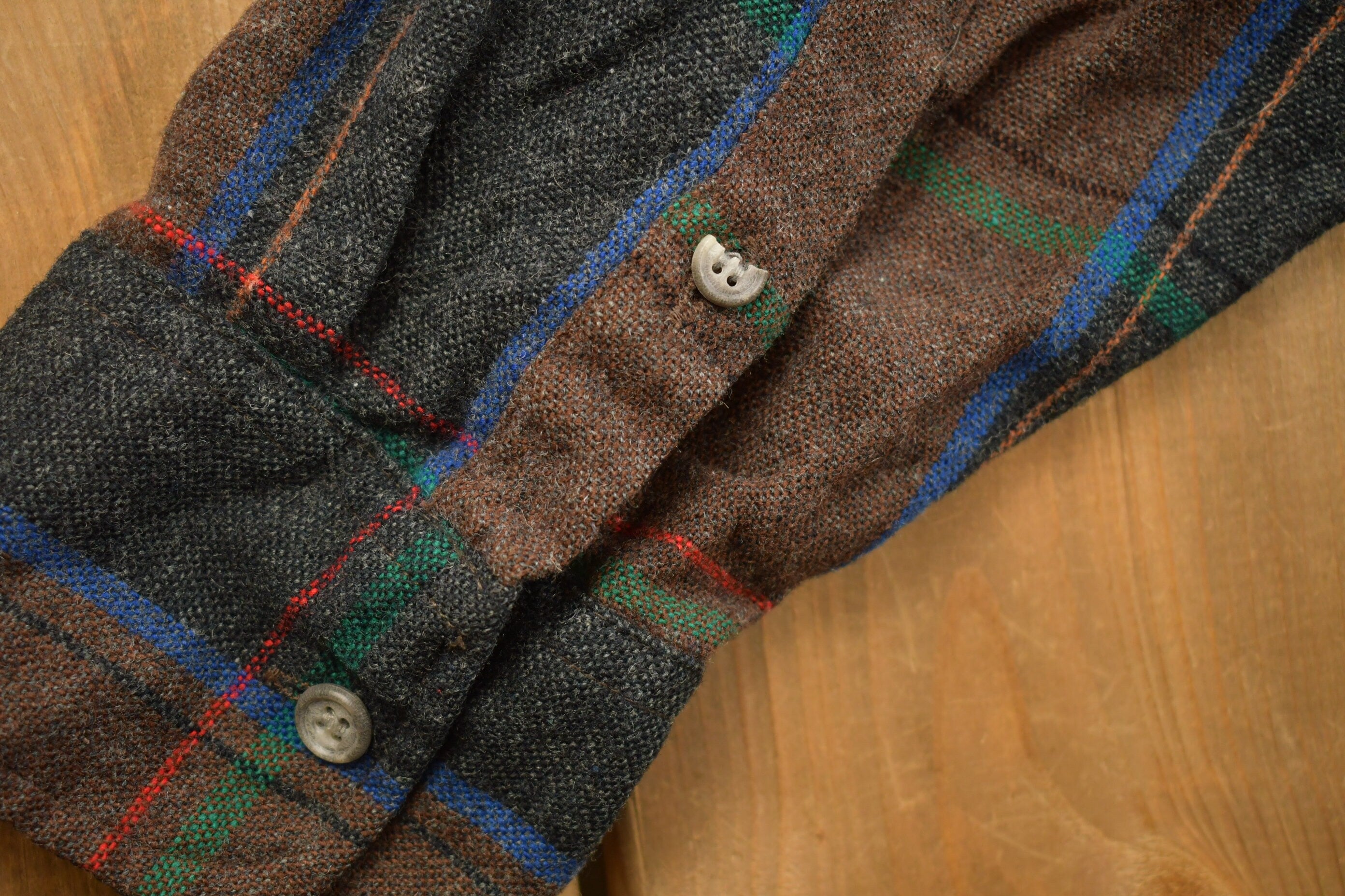 Vintage 1990s Arrow Shelter Bay Plaid Flannel Button Up Shirt