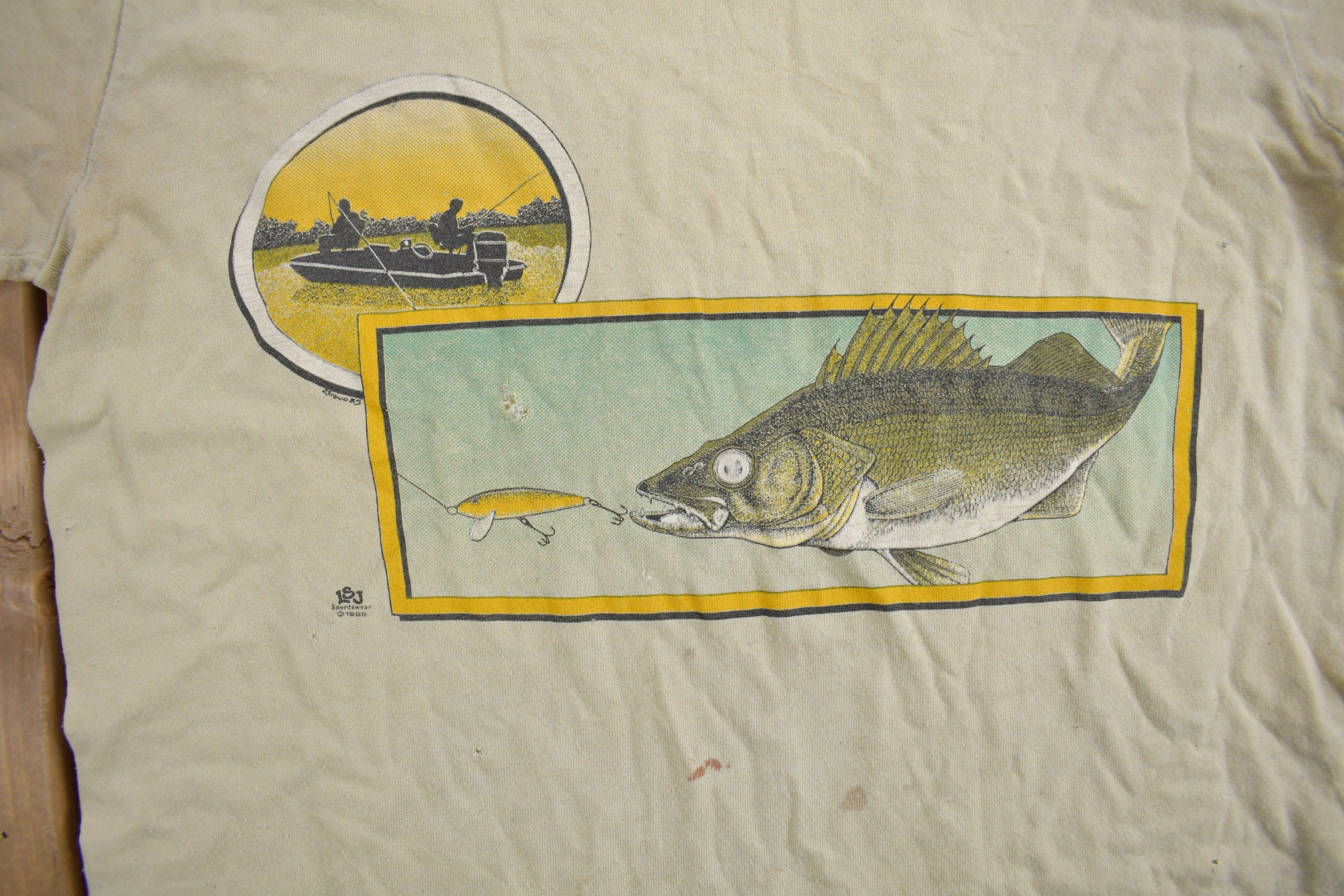 Vintage 1985 Fishing Theme Graphic T-Shirt