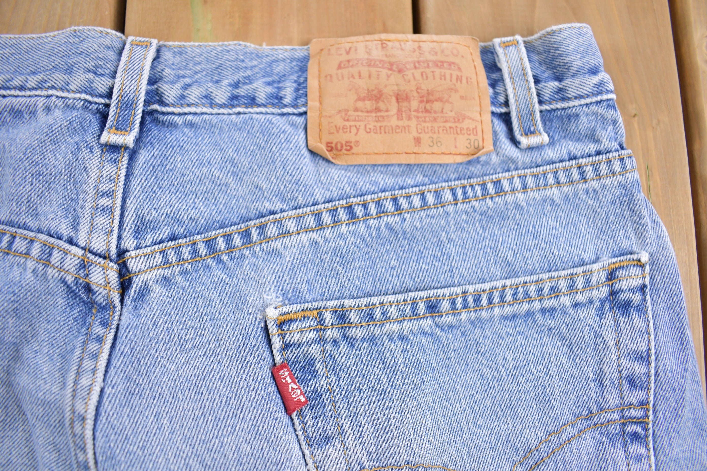 Vintage 1990s Levi's 505 Red Tab Jeans Size 32 x 30