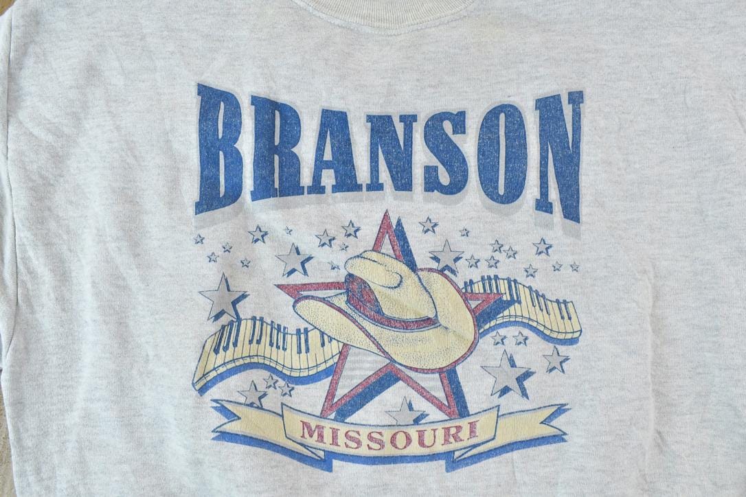 Vintage 1990s Branson Missouri Souvenir Music Town Crewneck Sweatshirt / 90s Crewneck / Souvenir Sweater / Streetwear / Travel And Vacation