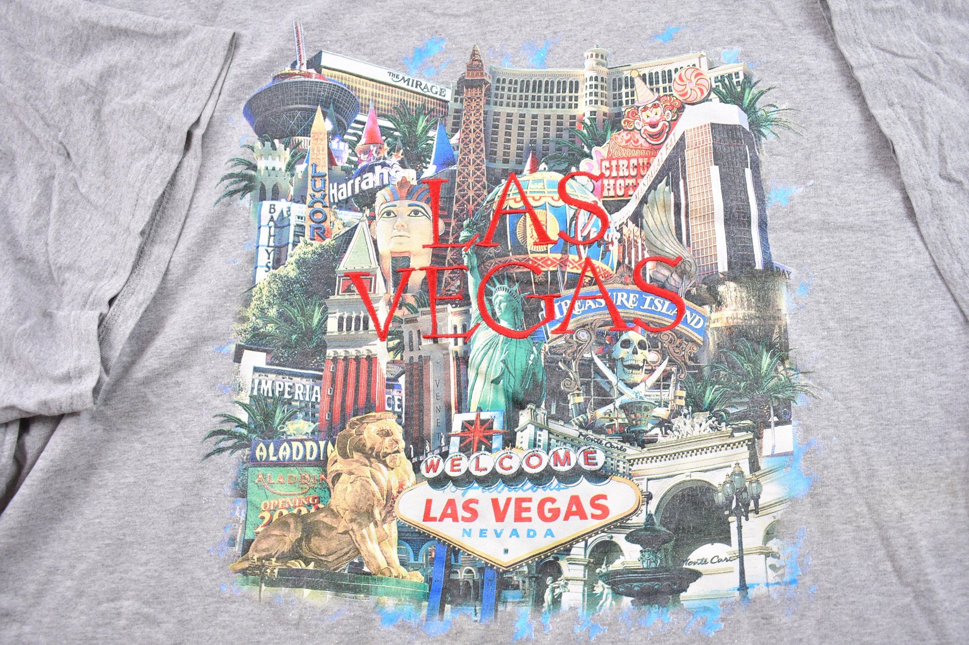 Vintage 1990s Las Vegas Embroidered T-Shirt / 80s / 90s / Streetwear Fashion / Made In USA / Vacation Tee / Travel & Tourism