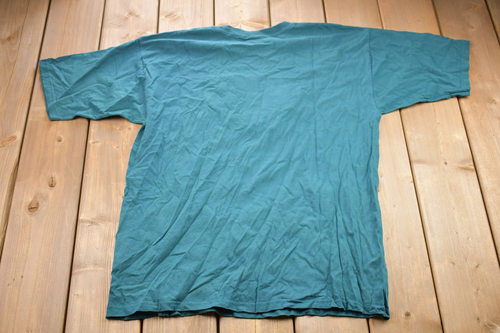 Vintage 1990s Sea World Embroidered Graphic T-Shirt