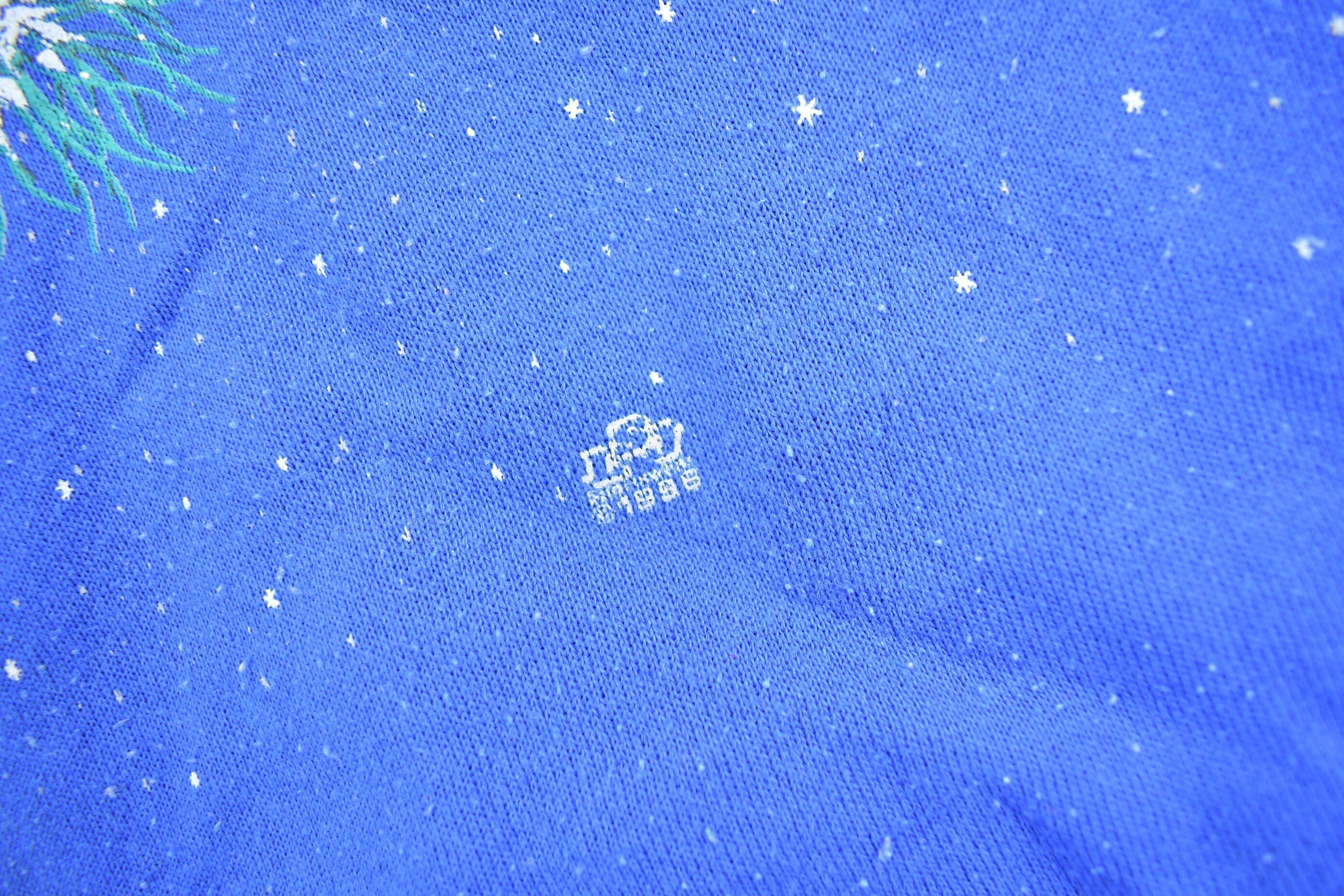 Vintage 1996 Cardinal Bird Winter Theme Graphic Cute Crewneck