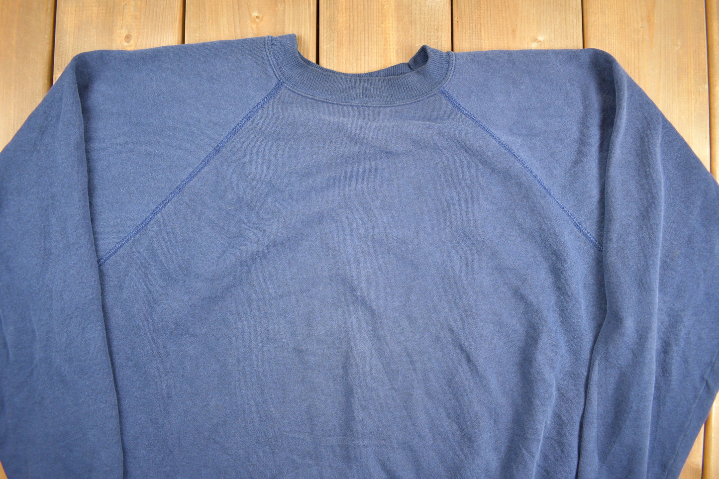 Vintage 1980s Blank Blue Crewneck Sweatshirt / 80s Crewneck / Made In USA / Essential / Streetwear / 80s Blank / Raglan Sleeve Crewneck /