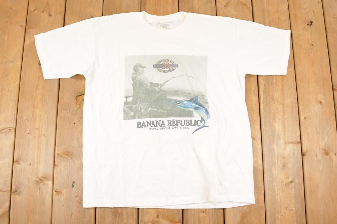 Vintage 1990s Banana Republic Graphic Print Souvenir Fishing T-Shirt Men's L