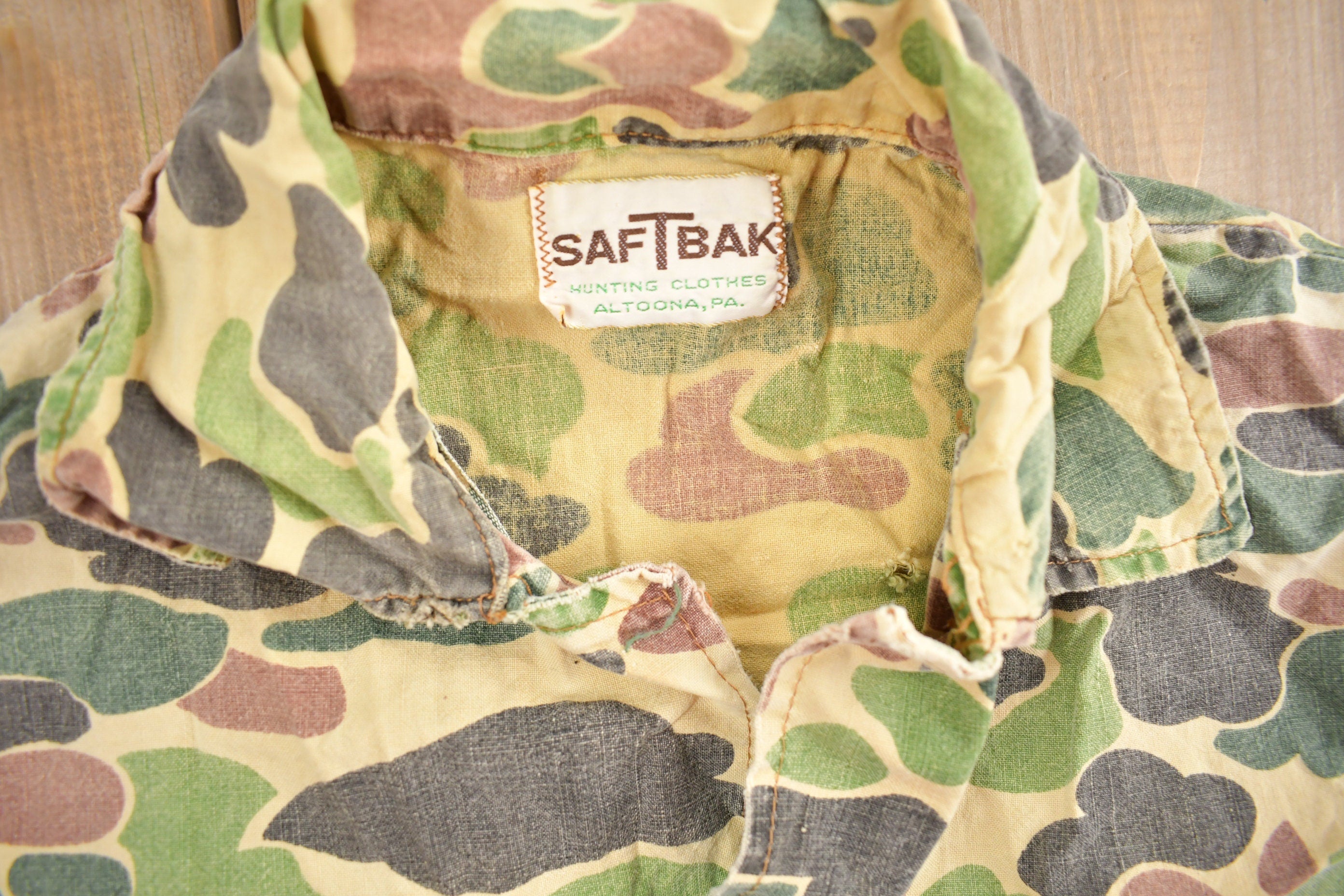 Vintage 1970s Saf T Bak Duck Camo Button Up