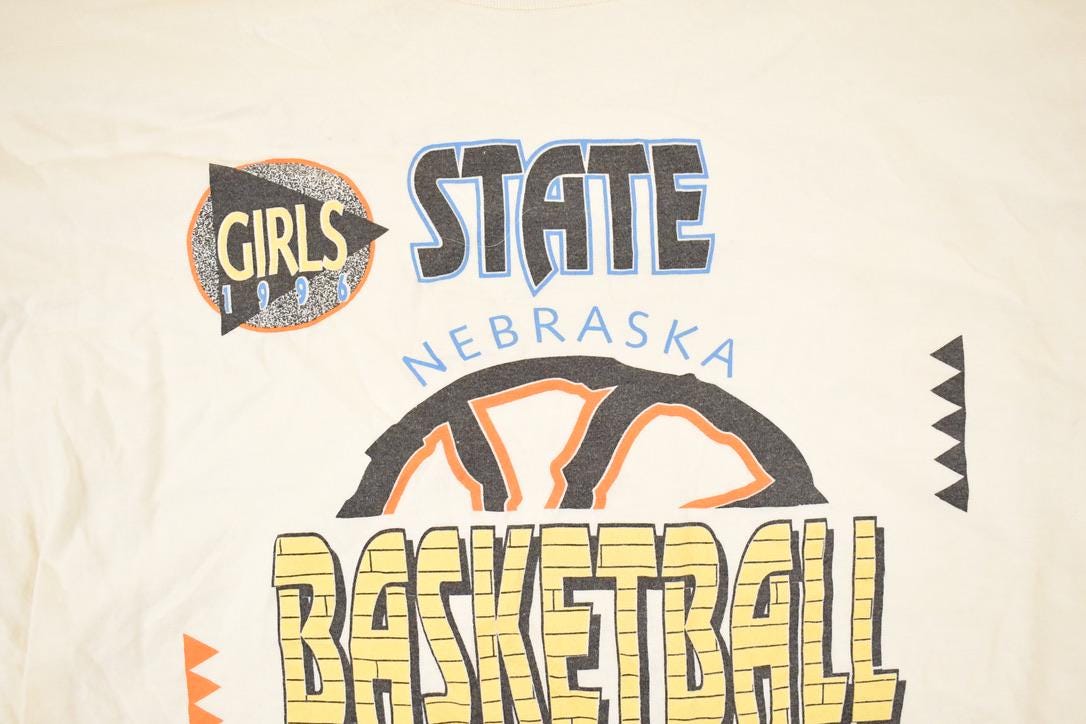 Vintage 1996 Nebraska State Girls Basketball Graphic Print Souvenir T-Shirt Men's L