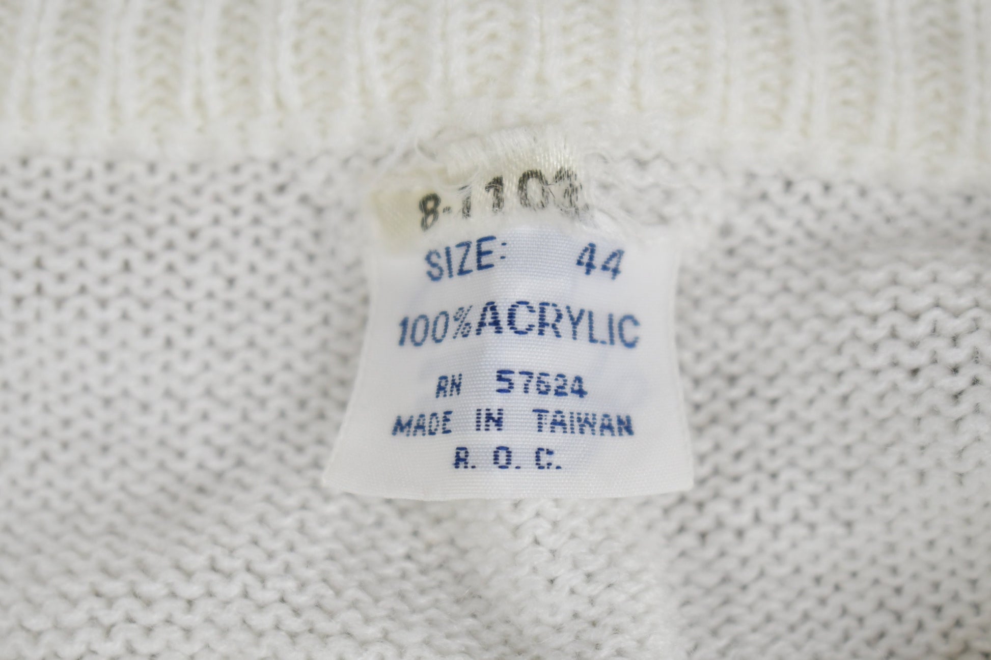 Vintage 1980s White Hand Knit Cardigan Sweater / Vintage Cardigan / Button Up / Blank / Knitted