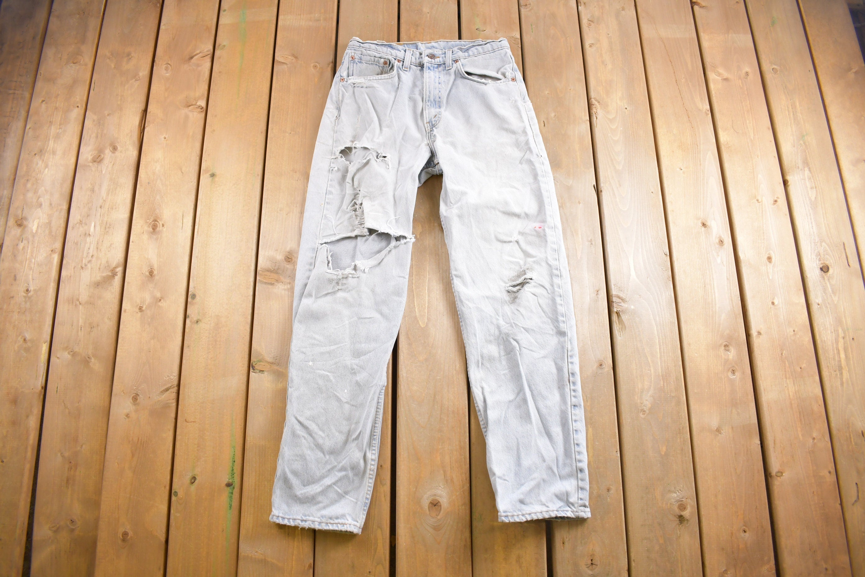Vintage 1990s Levi's 550 Light Wash Distressed Jeans Size 30 x 30