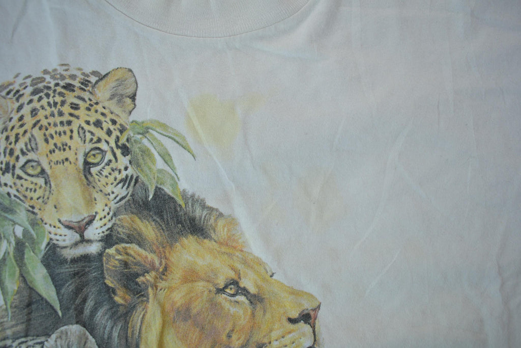 Vintage 1989 Jungle Cats Theme Graphic T-Shirt