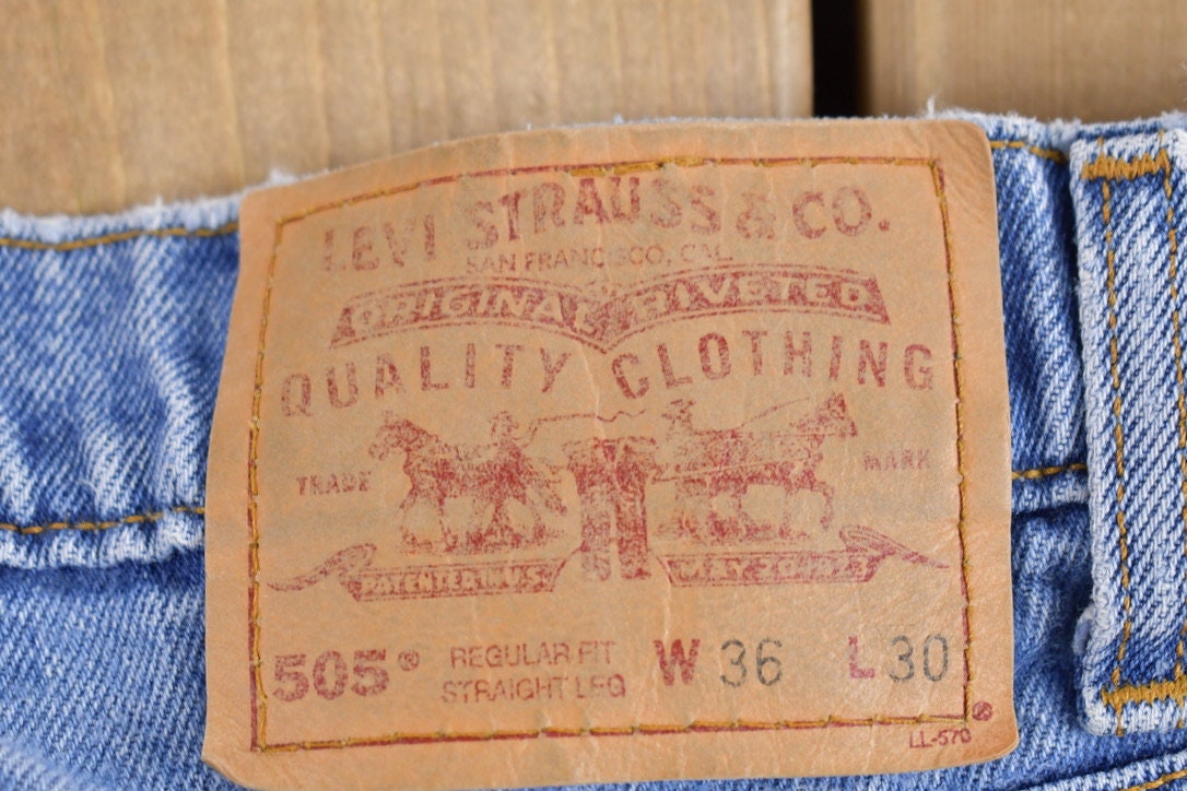 Vintage 1990s Levi's 505 Red Tab Jeans Size 34 x 28.5