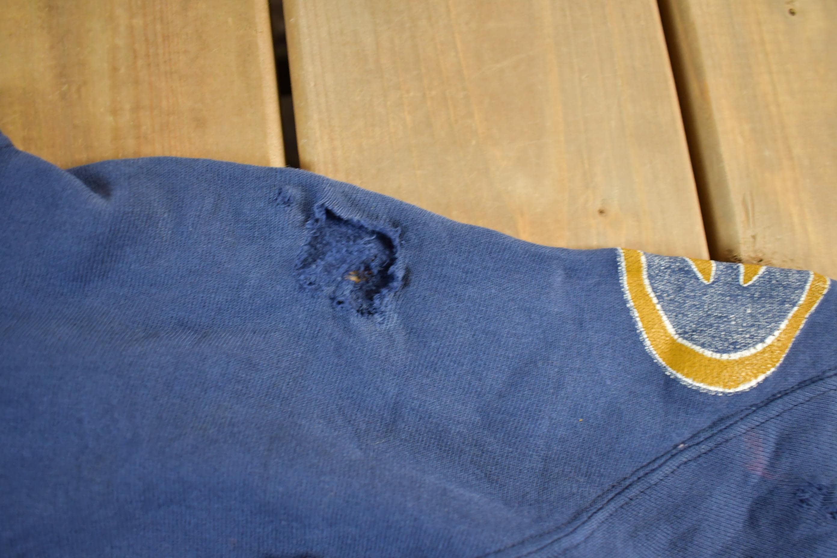 Vintage 1980s University Of Wisconsin UW EAU Claire Distressed Crewneck Men's Medium