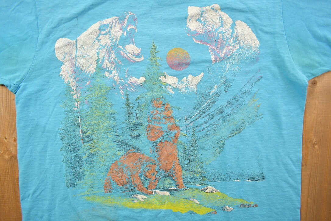 Vintage 1990s Grizzly Bears In The Wild Graphic T-Shirt