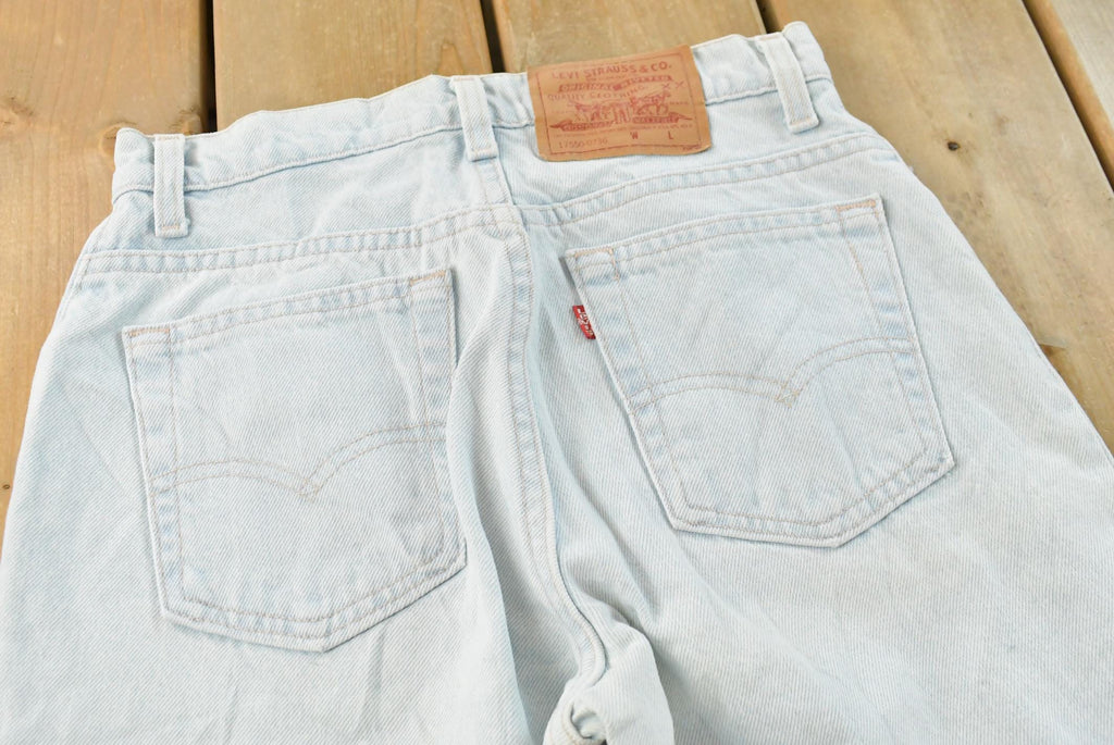 Vintage 1990s Levi's 550 Relaxed Fit Denim Light Wash Blue Jeans Size 26 x 30 / 90s Levi's / Made in USA / Streetwear