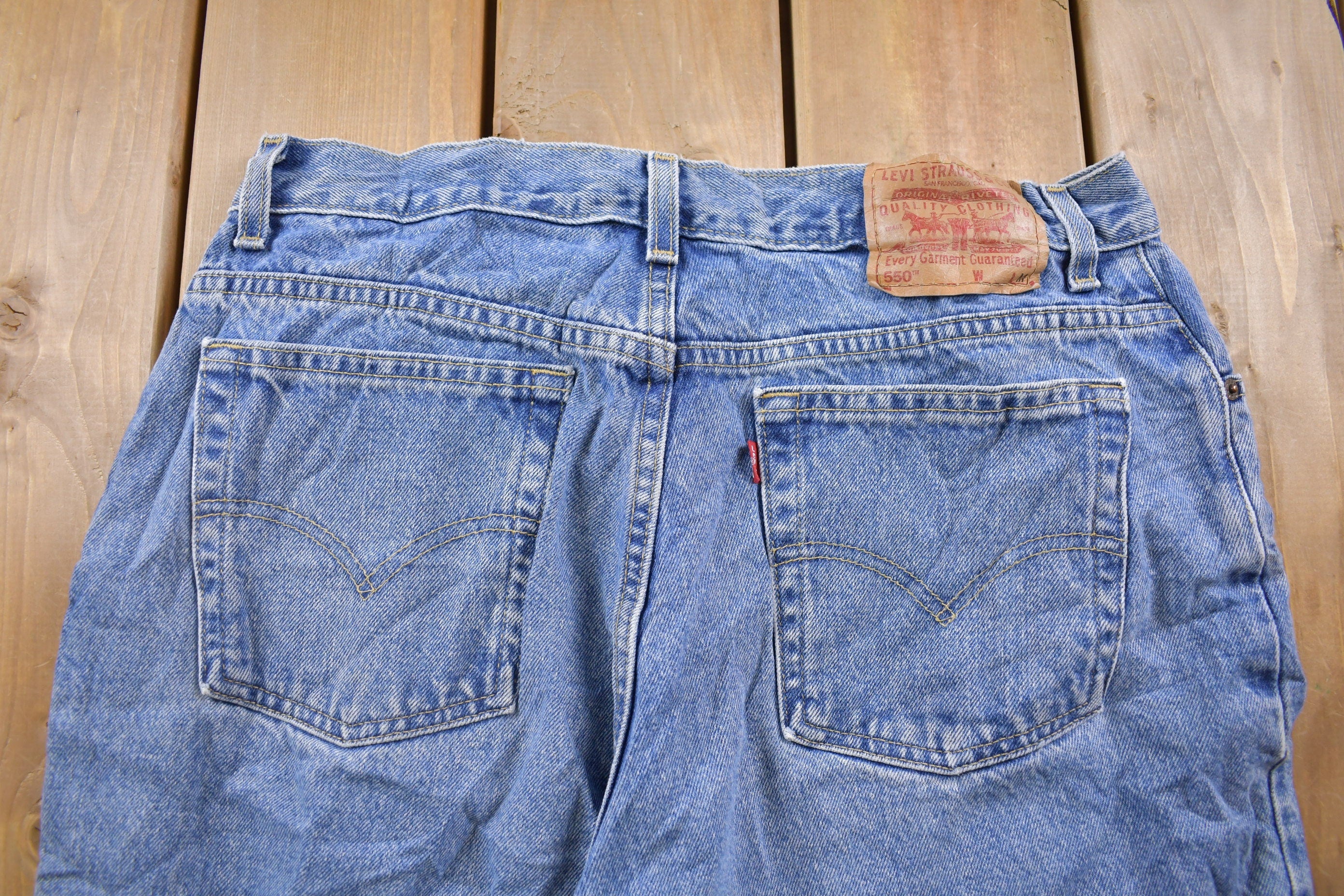 Vintage 1990s Levi's 550 Red Tab Jeans Size 32 x 30