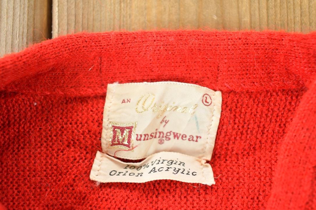 Vintage 1970s Munsingwear Knit Perfect Mild Distress Cardigan Sweater Made In USA