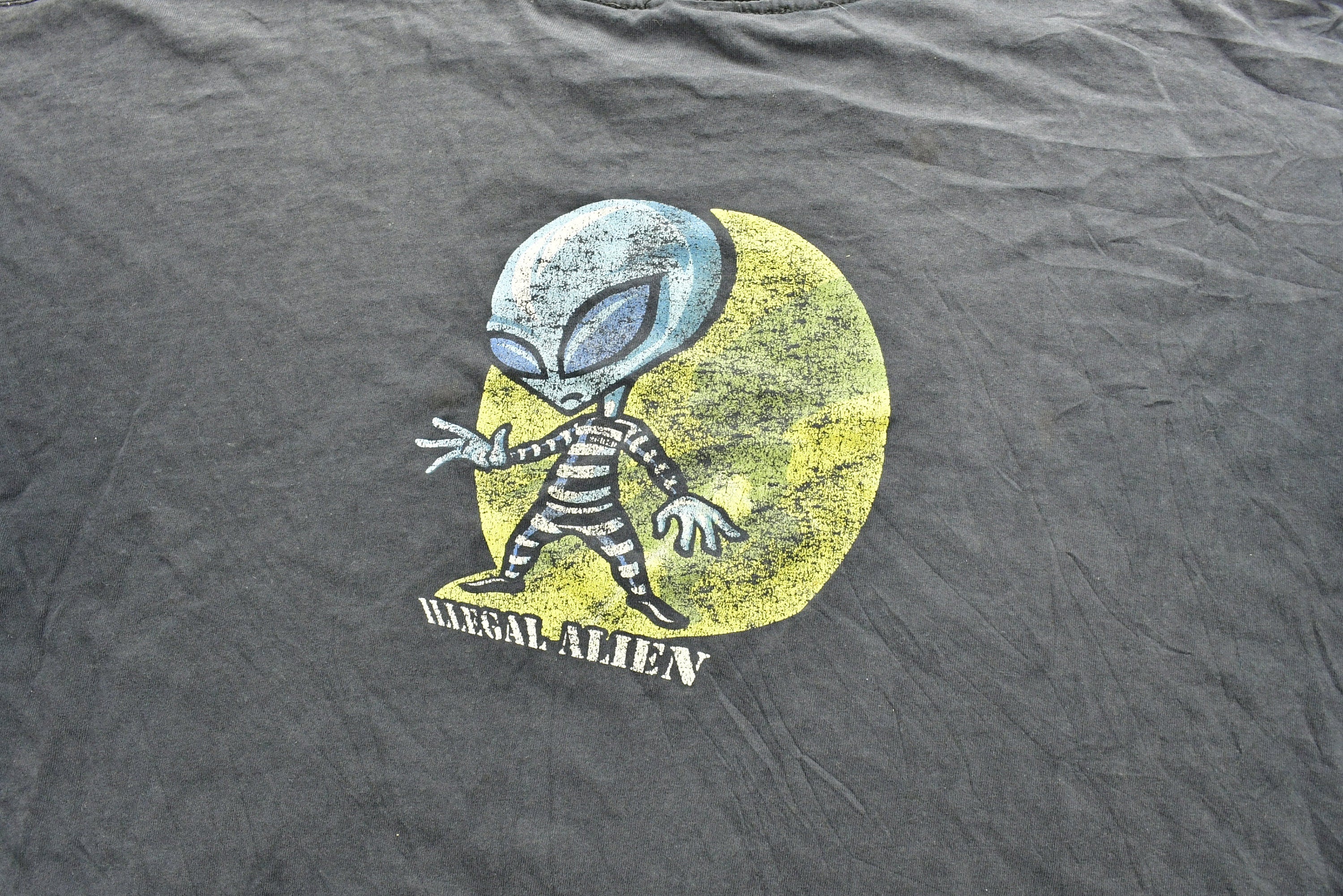 Vintage 90's 26Red Illegal Alien Skate T-Shirt