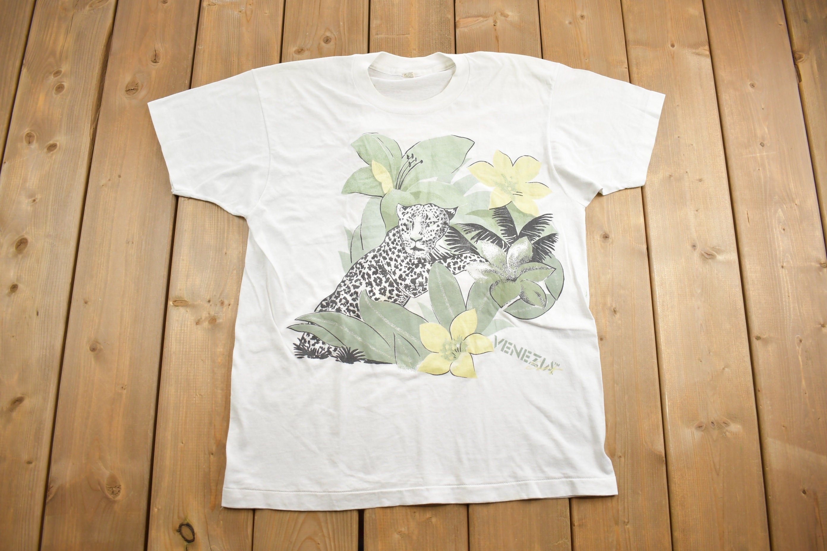 Vintage 1990s Leopard Graphic T-Shirt Streetwear