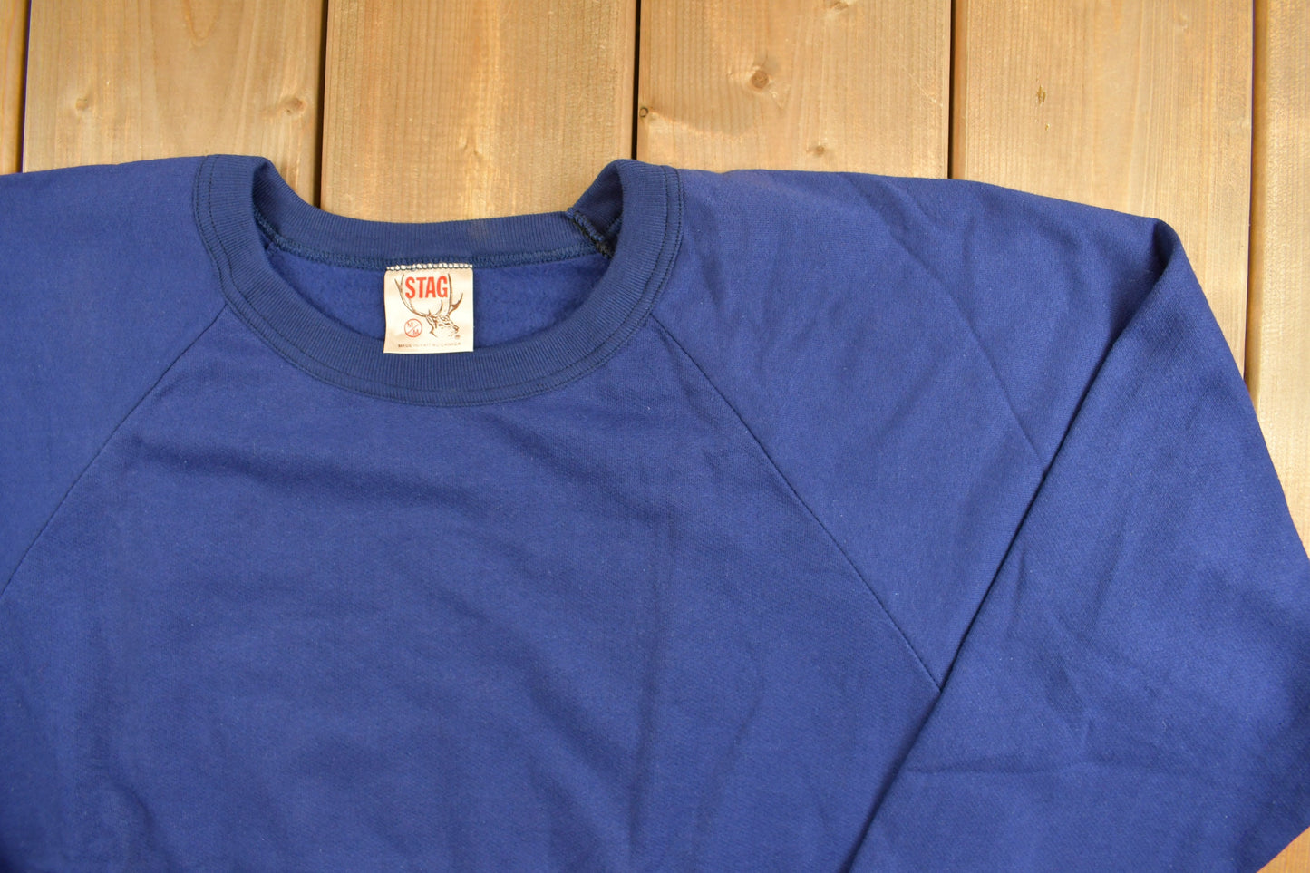 Vintage 1980s Blank Blue Stag Crewneck Sweatshirt / 80s Crewneck / Made In Canada / Essential / 80s Blank / Raglan Sleeve Crewneck