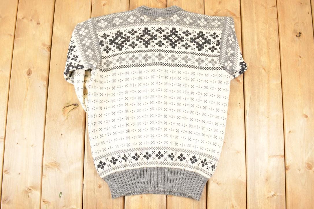 Vintage 1990's Abstract Snowflake Wool Knit Cardigan Sweater Men's S / Preppy Knit Cardigan / Fancy Knit Vintage Cardigan