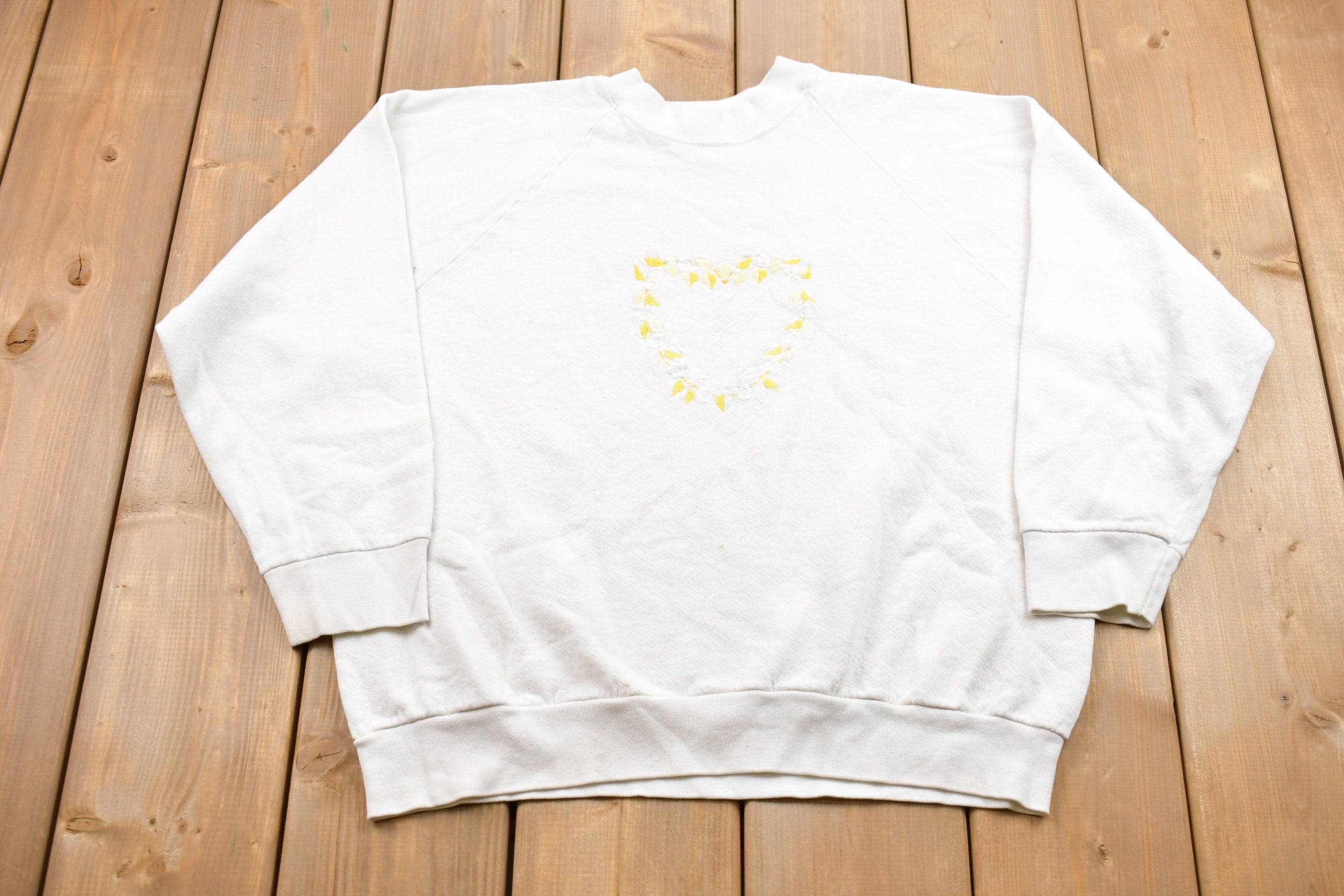 Vintage 1990s Floral Heart Embroidered Crewneck Sweatshirt