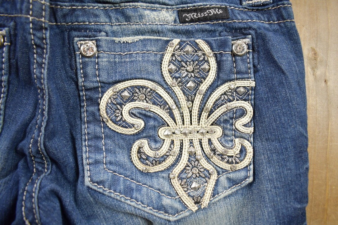 Vintage Y2K Miss Me Bedazzled Low Rise Jeans Size 26x31